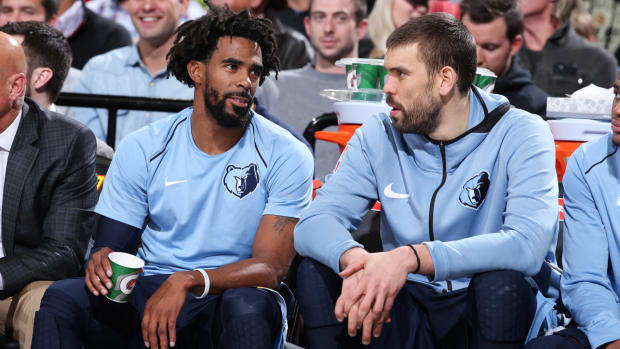 marc-gasol-mike-conley-grizzlies-st-jude.jpg